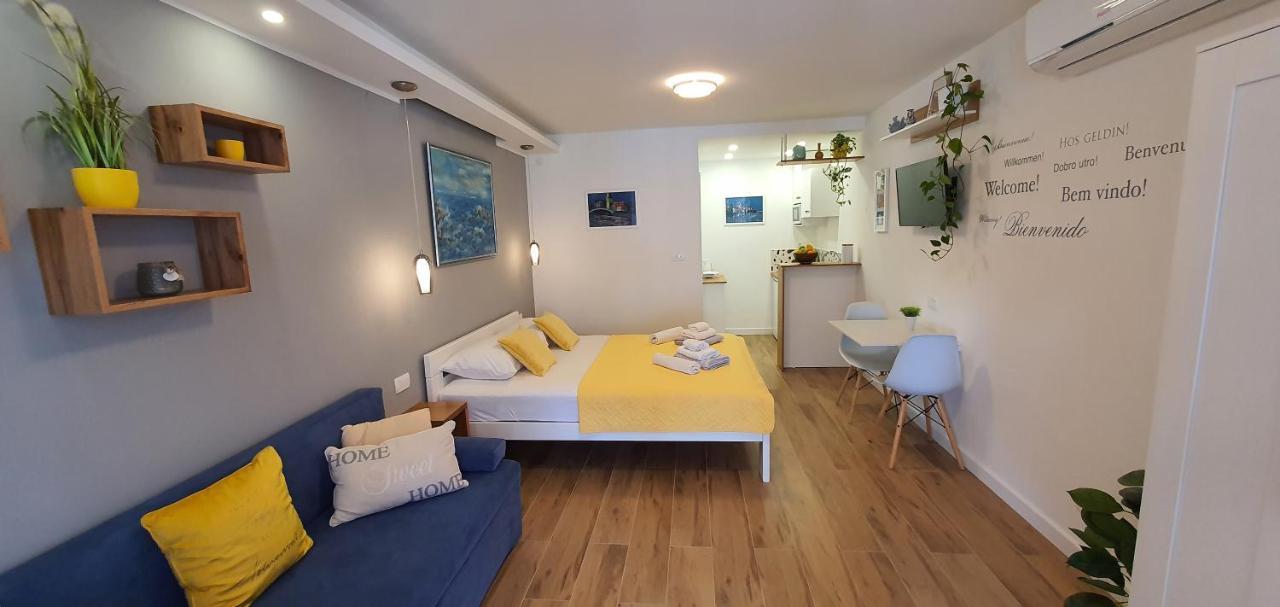 Apartments & Rooms Karla ドラマリ エクステリア 写真
